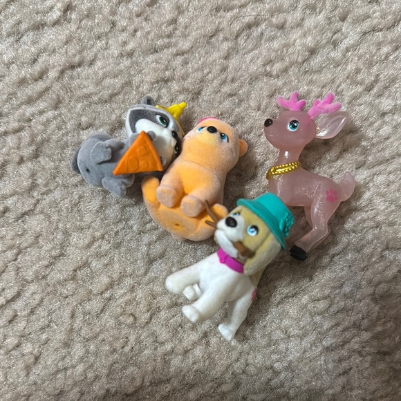 Barbie Pet Camper Playset - Picture 3 of 6